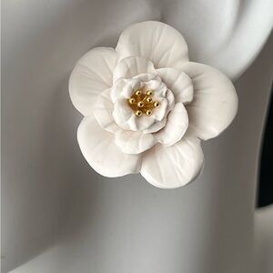 Elegant White Floral Earrings